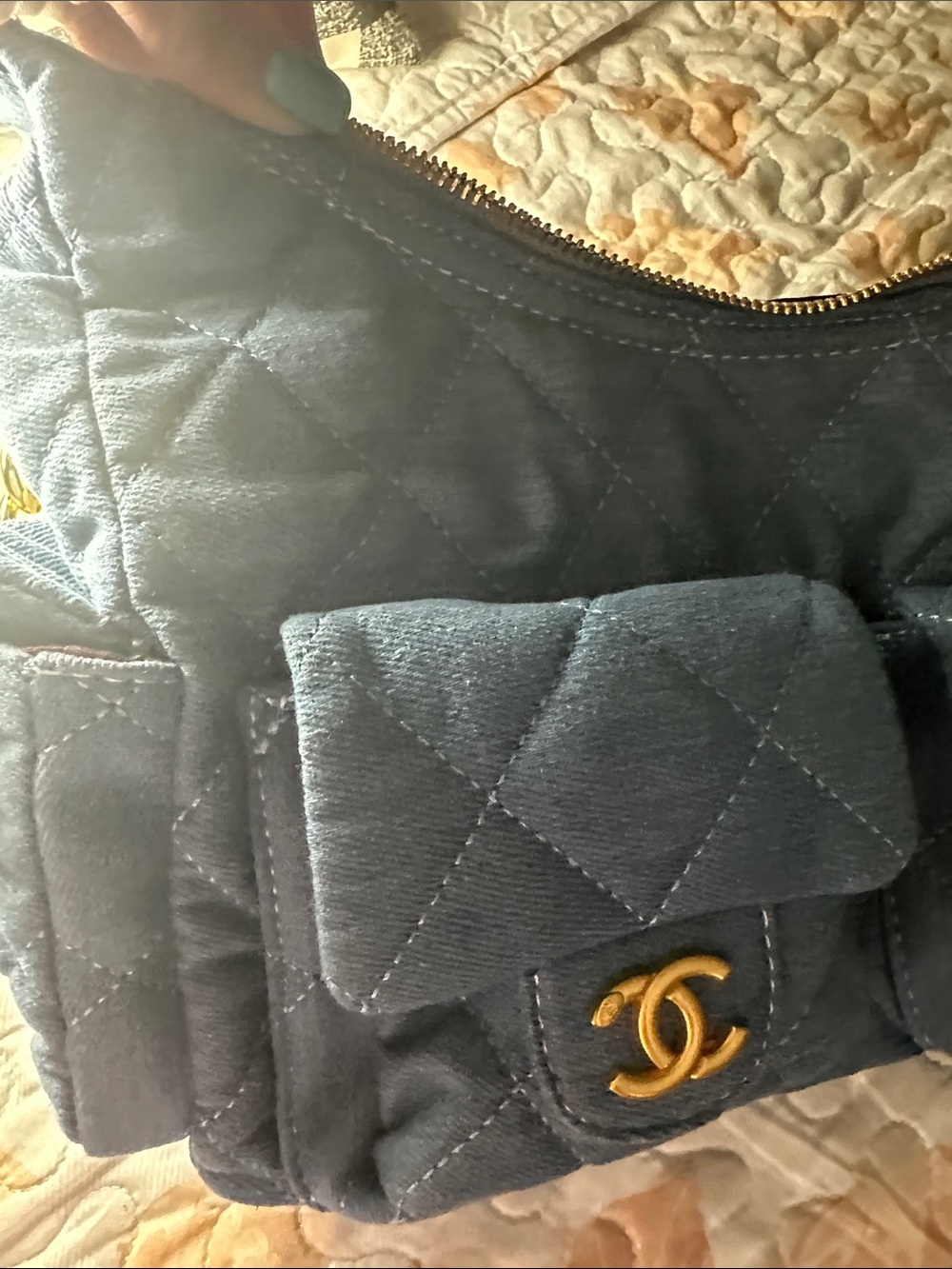 Quilted Blue Shoulder Bag with Gold Chain not authentic - Picture 7 of 10